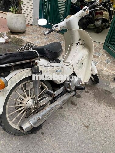 Cub 81- 50cc màu trắng ko cần bằng lái còn tốt