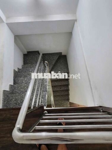 Cho thuê nhà 3 tầng 9tr HẺM 502 HUỲNH TẤN PHÁT -P. BÌNH THUẬN - QUẬN 7