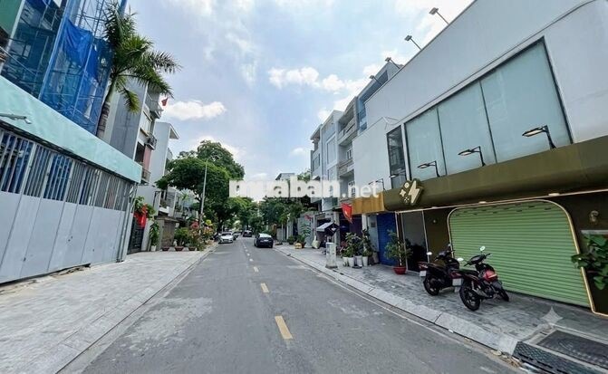 BIỆT THỰ SÂN VƯỜN KHU ĐỒNG NAI, QUẬN 10 - 8x25m - 2 TẦNG - $: 60 TRIỆU