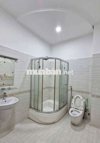 CHO THUÊ NHÀ 4.5X25(TRỆT+3LẦU+6PN+6WC) CÓ SẴN MÁY LẠNH NGAY AEON T.PHÚ
