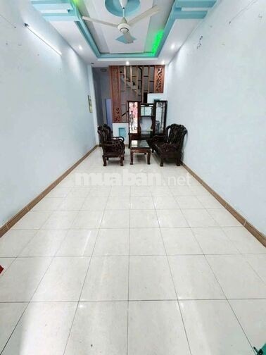 Mặt tiền Lê Sao ( 3pn, 2wc). có sẵn 3 máy lạnh. Dtsd 126m2