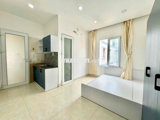 Cho thuê phòng trọ CMT8 có bancong gần ĐH Hoa Sen vòng xoay Dân Chủ