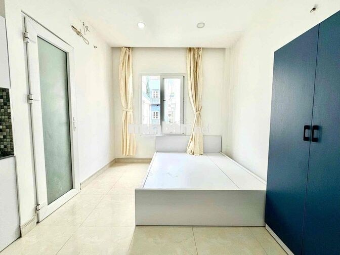 Cho thuê phòng trọ CMT8 có bancong gần ĐH Hoa Sen vòng xoay Dân Chủ