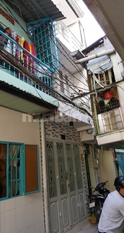 Cần tiền bán gấp giá rẻ căn nhà nhỏ gọn,nở hậu,vị trí trung tâm
