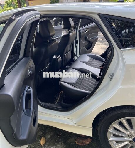 Ford Focus 2018 5 chỗ 68.000km Trắng