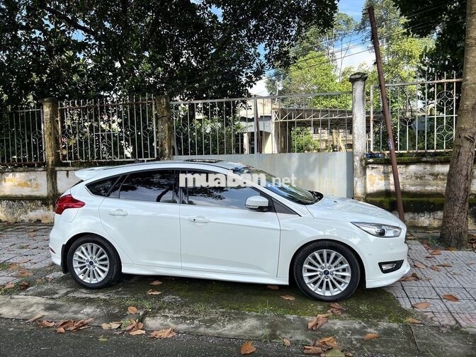 Ford Focus 2018 5 chỗ 68.000km Trắng