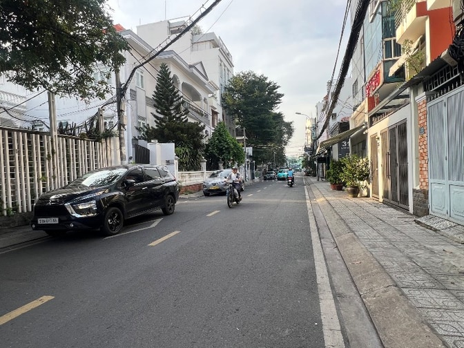 Nhà 3 lầu Cao cấp Mặt tiền Lam Sơn, P5, Q.Phú Nhuận, giá: 30 tỷ.