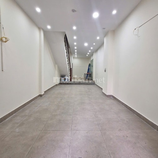 CT nhà 5T 52m2 mặt ngõ kD ô tô đỗ tránh sát phố Hoàng Quốc Việt