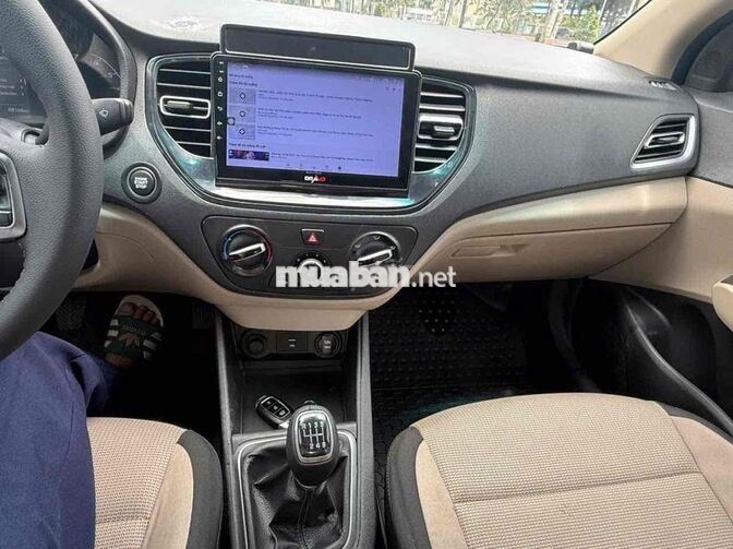 Hyundai Accent 2021 bản đủ đỏ 5 chỗ