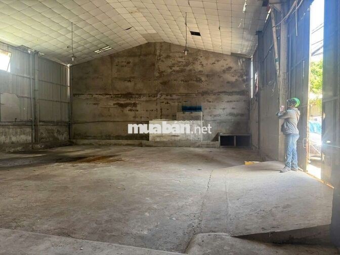 cần cho thuê kho xưởng ĐHT 10 .đường NVQ .DT 350m giá 32 triệu TL
