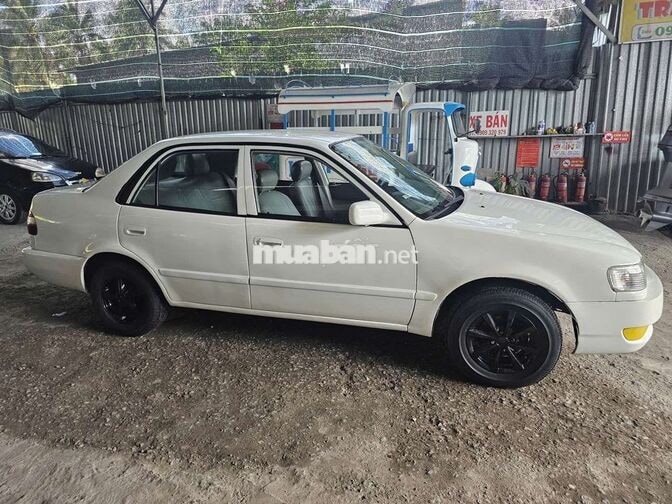 TOYOTA COROLLA 1.3 SỐ SÀN TRẮNG 5 CHỖ