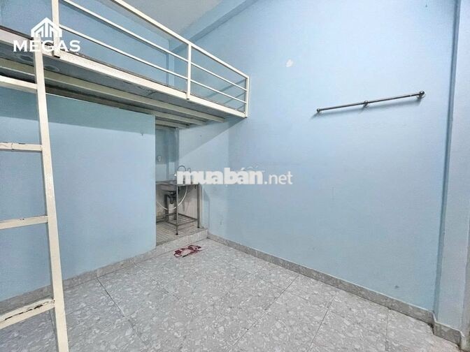 duplex gác cao có máy lạnh đi bộ qua đh Hùng Vương giá rẻ