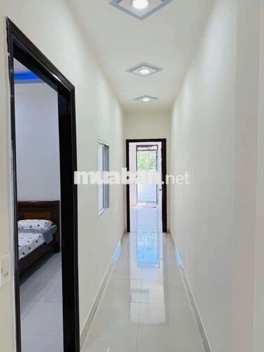 nhà mới đẹp có nội thất 4x22m 3pn 4wc sân ô tô ht13 đường thông 7m 