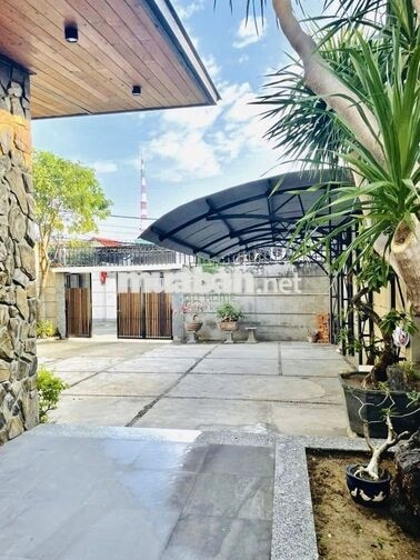 BIỆT THỰ SÂN VƯỜN CÓ CÂY ĂN TRÁI - 4 PHÒNG NGỦ - CÓ NỘI THẤT