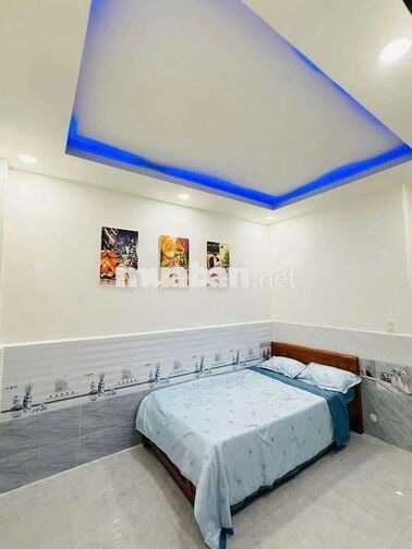 nhà mới đẹp có nội thất 4x22m 3pn 4wc sân ô tô ht13 đường thông 7m 