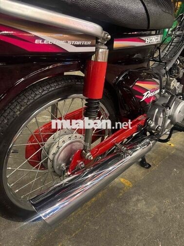 Honda Super Dream màu Đỏ mận