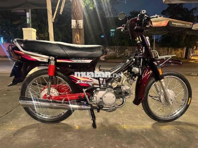 Honda Super Dream màu Đỏ mận