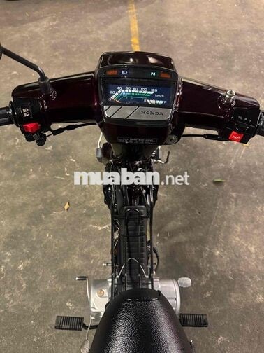 Honda Super Dream màu Đỏ mận