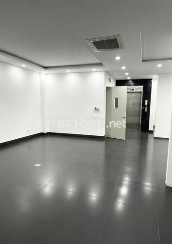 TOÀ NHÀ ỐP KÍNH QUẬN 3, 413C Lê Văn Sỹ, DTSD 500m2