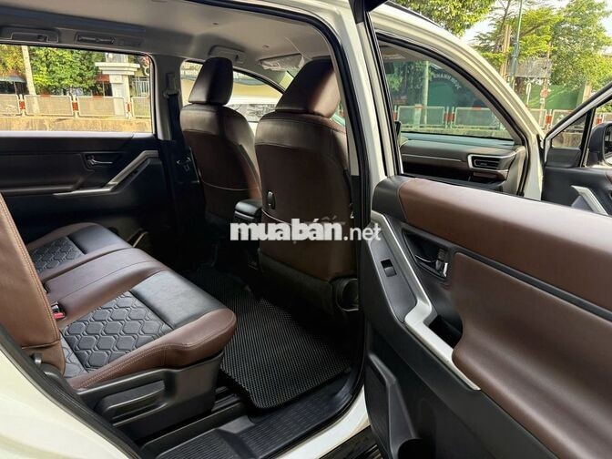TOYOTA INNOVA CROSS 2025 2.0V TRẮNG