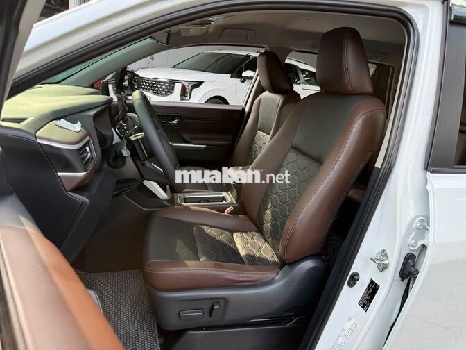 TOYOTA INNOVA CROSS 2025 2.0V TRẮNG