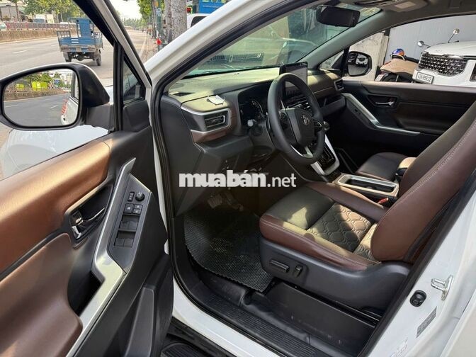 TOYOTA INNOVA CROSS 2025 2.0V TRẮNG