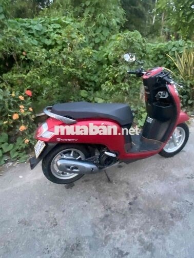 Honda Scoopy màu đỏ