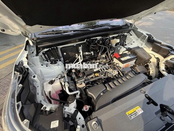 TOYOTA INNOVA CROSS 2025 2.0V TRẮNG