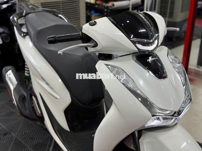 Honda SH160i 2023 CBS màu trắng