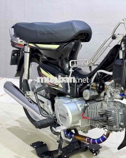 Honda Super Dream màu Đen