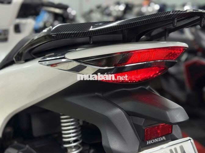 Honda SH160i 2023 CBS màu trắng
