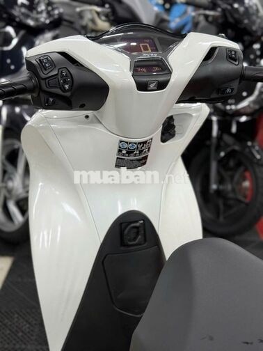 Honda SH160i 2023 CBS màu trắng