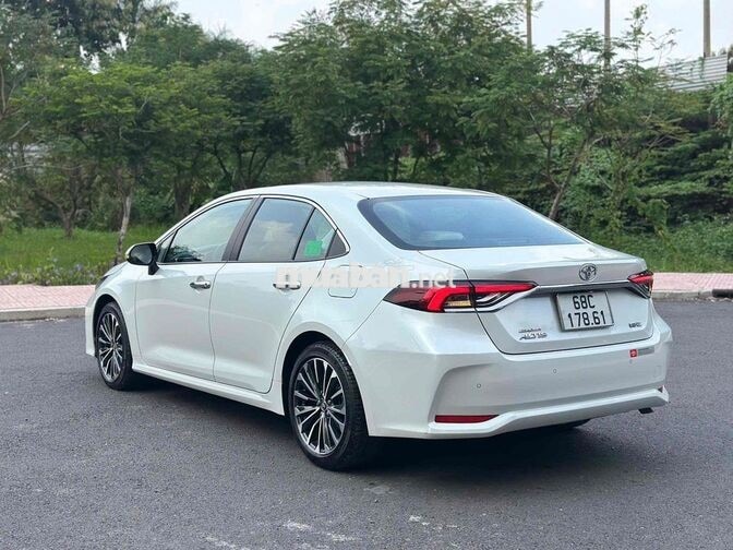 TOYOTA COROLLA ALTIS 2025 1.8V HỖ TRỢ VAY 70%