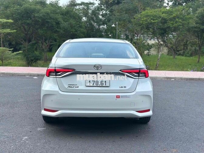 TOYOTA COROLLA ALTIS 2025 1.8V HỖ TRỢ VAY 70%