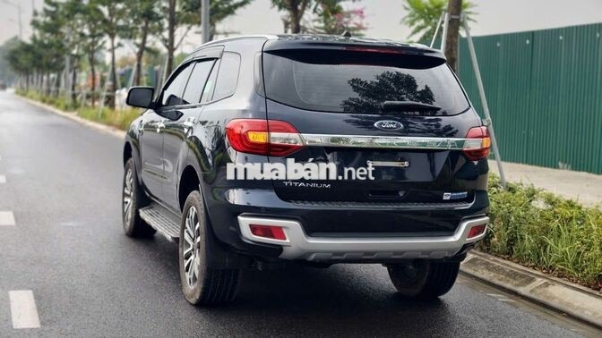 Ford Everest 2022 Titanium 8 vạn km Xanh