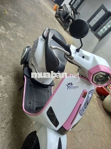 Xe máy Victoria Vespa 50cc trắng hồng