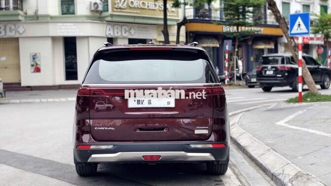 Kia Carnival 2023 Premium 8 vạn km Đỏ
