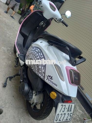 Xe máy Victoria Vespa 50cc trắng hồng