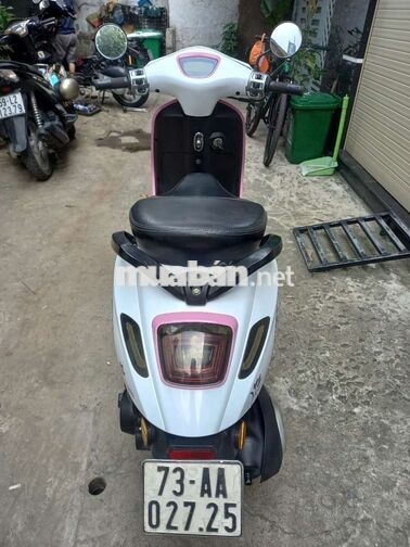 Xe máy Victoria Vespa 50cc trắng hồng