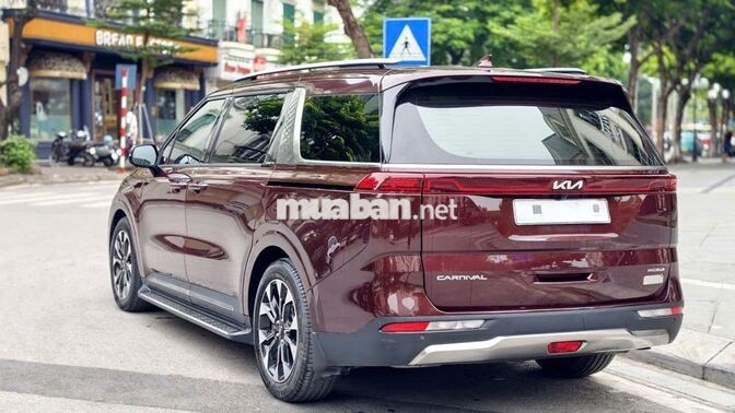 Kia Carnival 2023 Premium 8 vạn km Đỏ