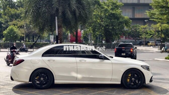MERCEDES-BENZ C300 2019 TRẮNG 5 CHỖ