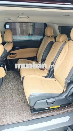 Kia Carnival 2023 Premium 8 vạn km Đỏ