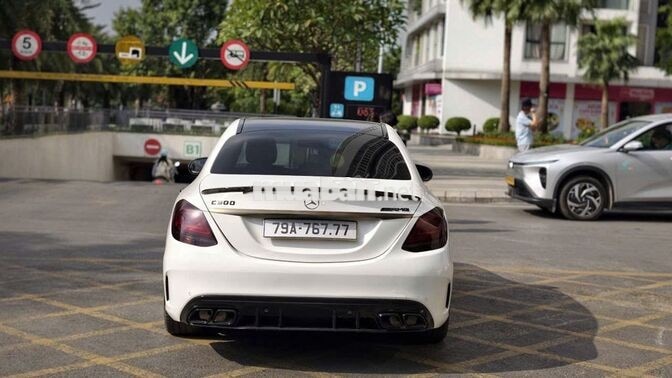 MERCEDES-BENZ C300 2019 TRẮNG 5 CHỖ