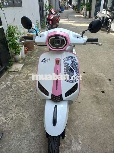 Xe máy Victoria Vespa 50cc trắng hồng