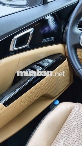 Kia Carnival 2023 Premium 8 vạn km Đỏ