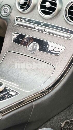 MERCEDES-BENZ C300 2019 TRẮNG 5 CHỖ