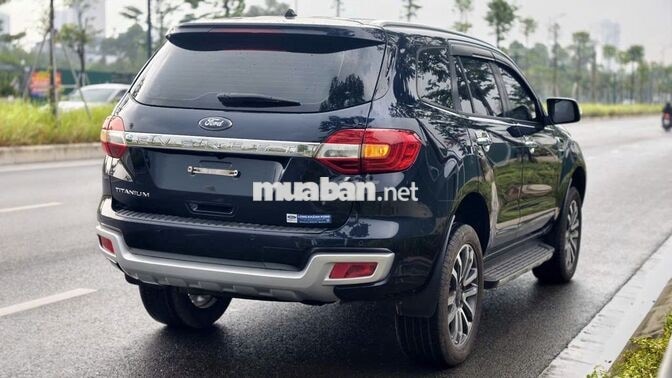 Ford Everest 2022 Titanium 8 vạn km Xanh