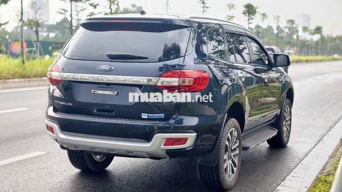 Ford Everest 2022 Titanium 8 vạn km Xanh