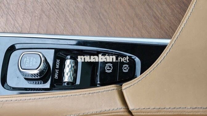 Volvo XC90 2018 7 chỗ Bạc Tự động
