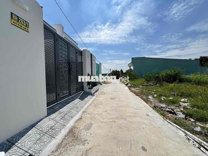 Nhà Mới Xây 5,5 x 17,5m Full Thổ Cư  2PN 2WC Sổ Hồng Riêng Giá Rẻ